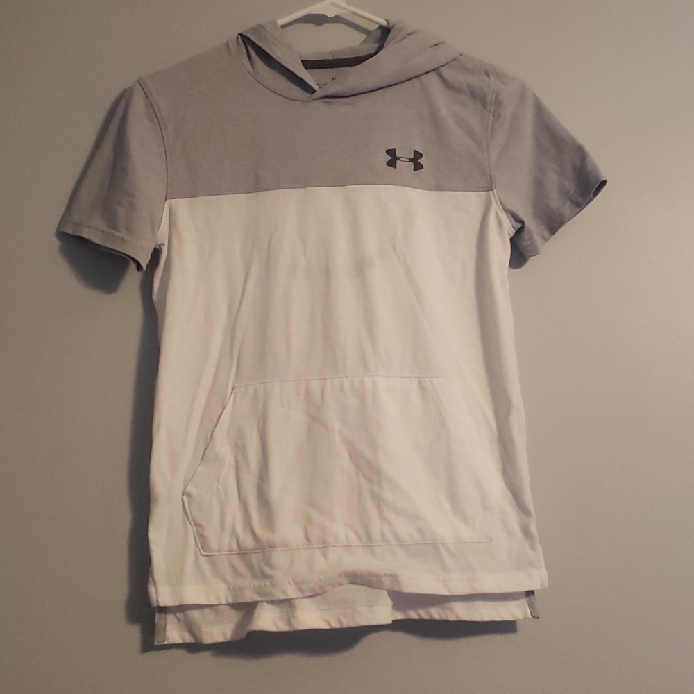 Boys under Armour short sleeve w hood